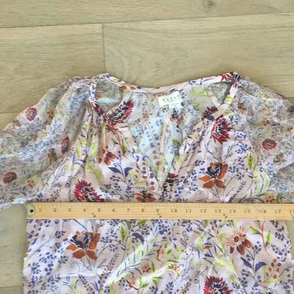 Velvet by graham and Spenser floral top - Picture 3 of 5